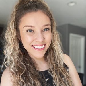 Meet your Posher, Gabriela